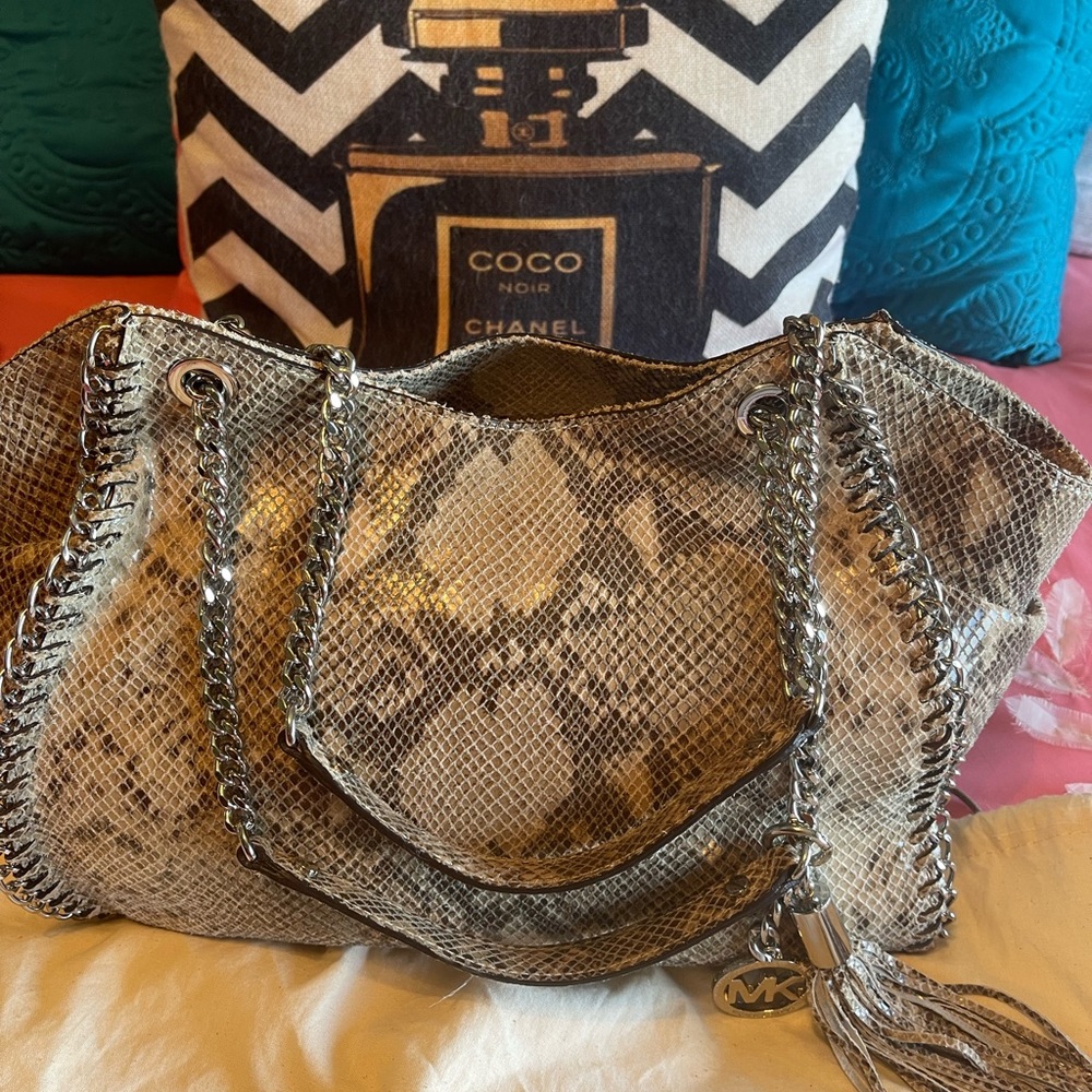 Beautiful faux snakeskin tote!